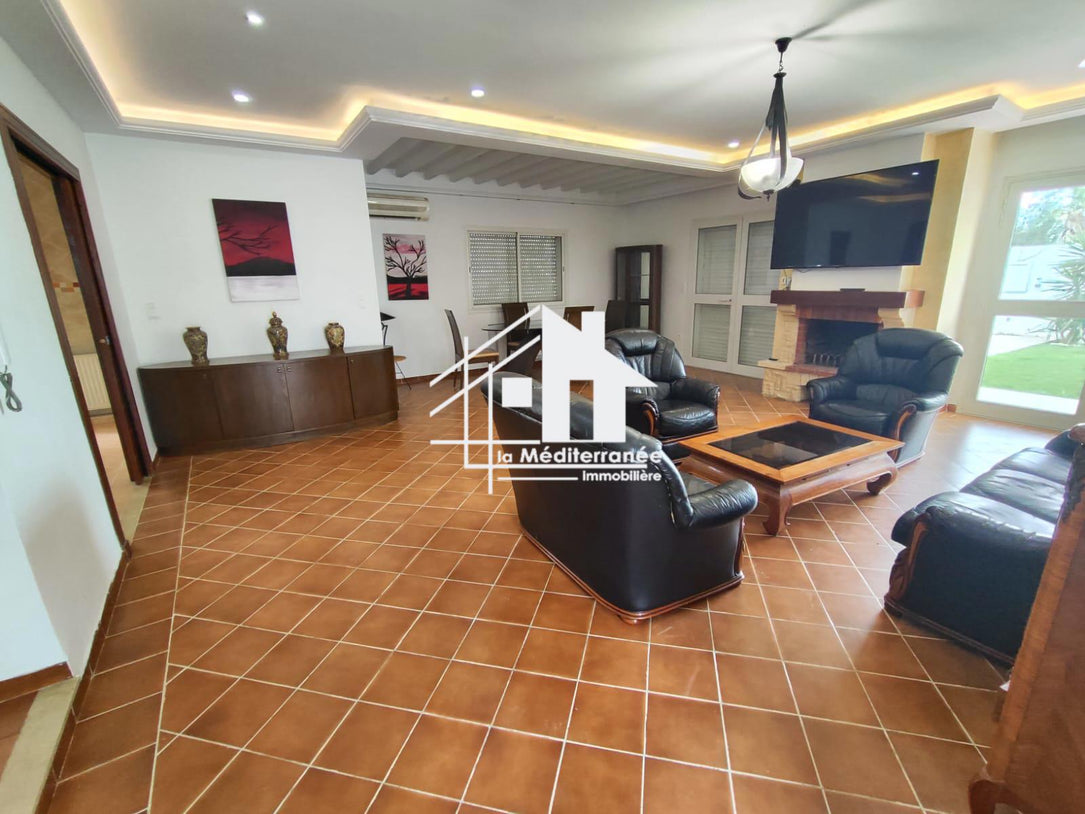 A louer un villa avec piscine à chotrana 1