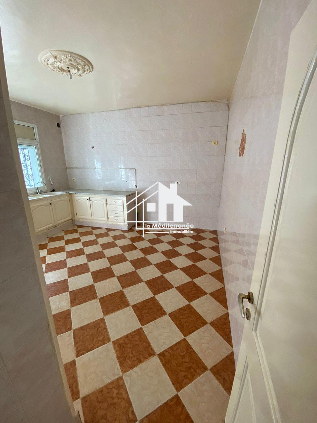 A louer étage de villa S+2 RDC à El Agba