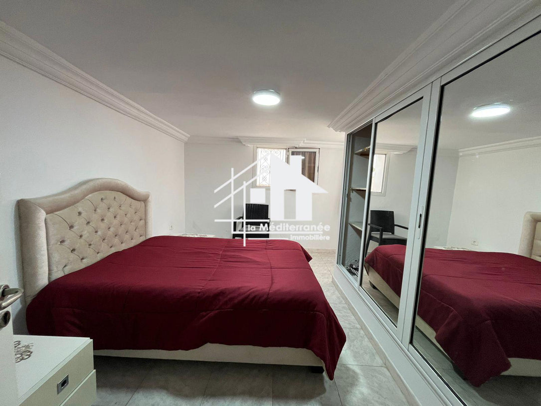 A louer un studio meublé au RDJ à Amilcar