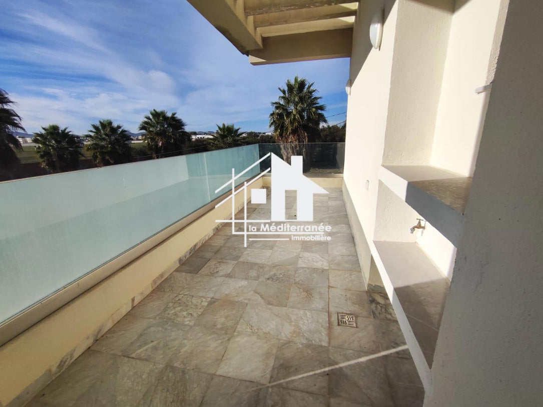 A vendre un s+3 lumineux à la soukra