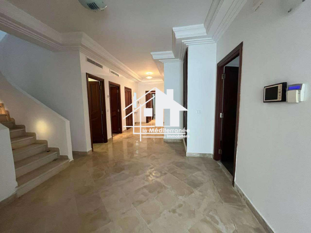A louer une villa S+4 à Gammarth supérieur