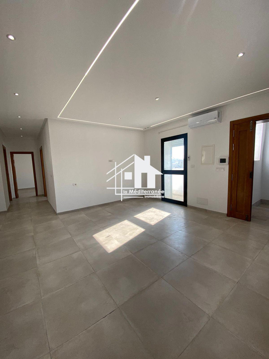 A louer étage de villa s+3 jamais habité au Bardo