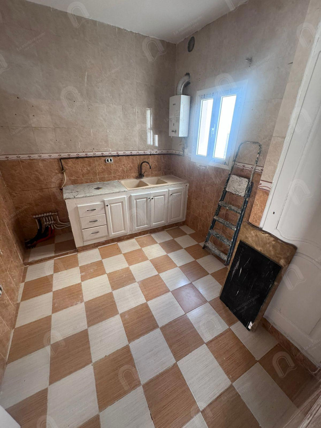 A louer un appartement S+2 au 1er étage