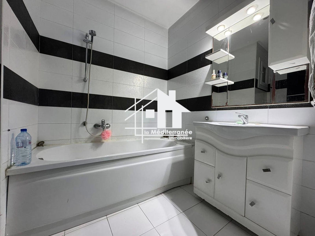 Un appartement S+3 au lac 2