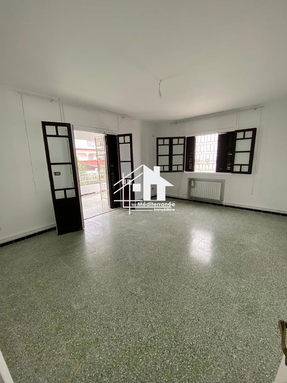 A louer étage de villa S+3 à Manar 1