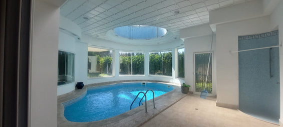 A louer villa avec piscine à l'aouina
