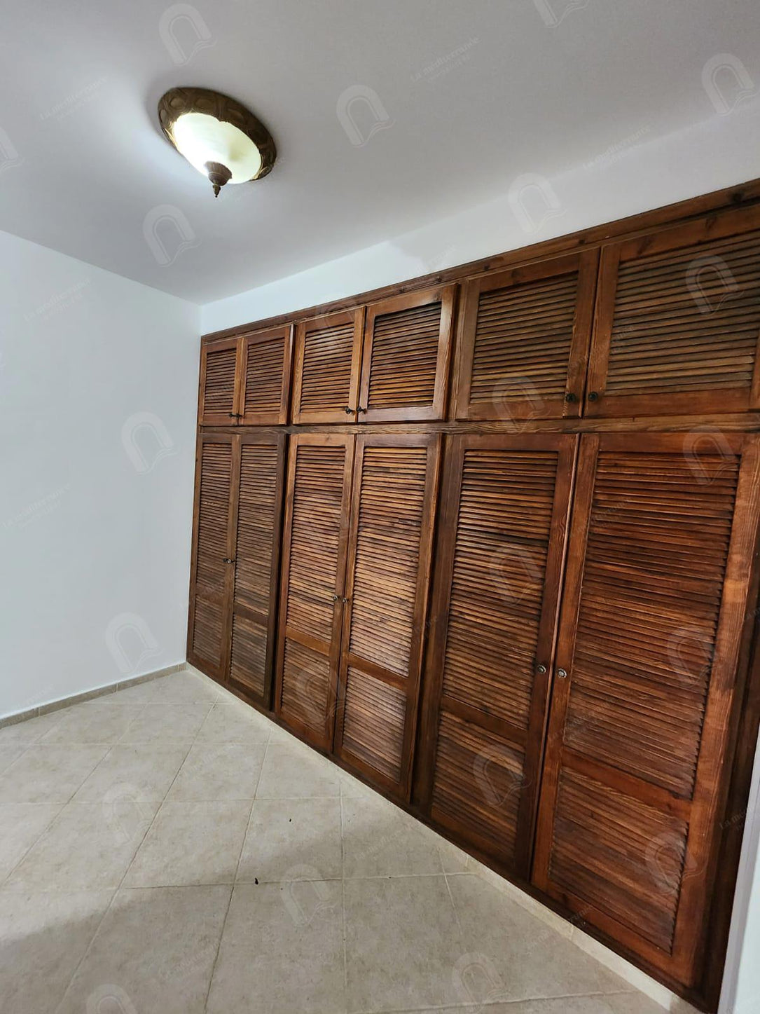 a louer villa s+4 avec jardin et piscine
