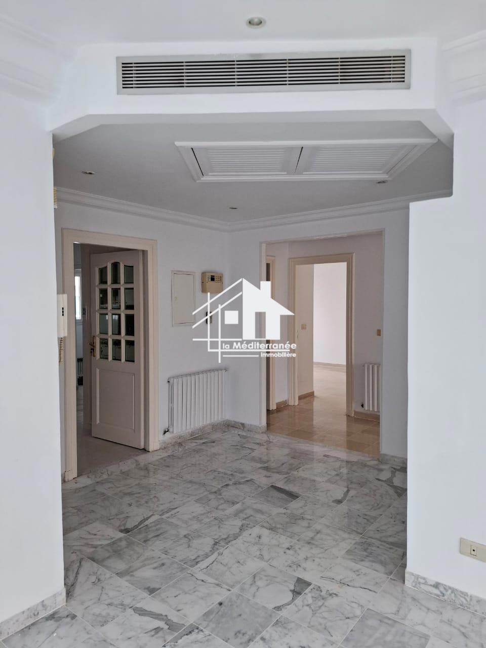 A louer appartement S+3 haut standing Manar 2