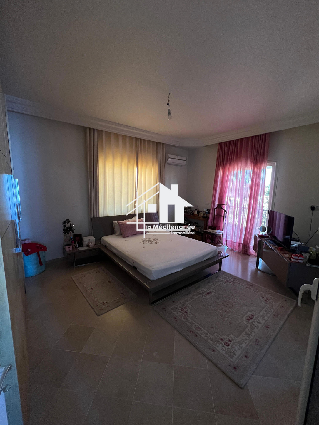 A louer villa S+4 a Chotrana 3