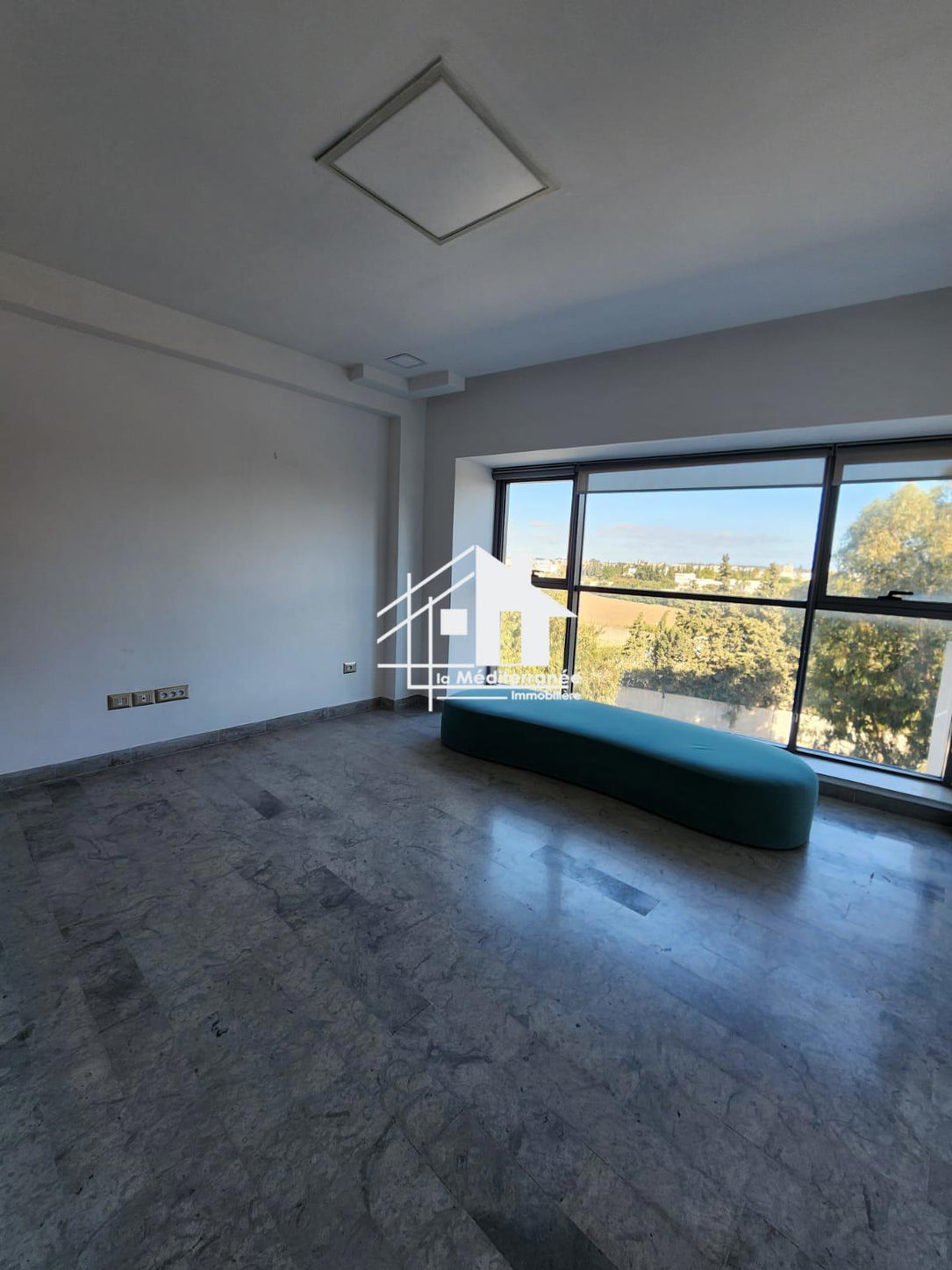 A louer bureau H+2 à la soukra