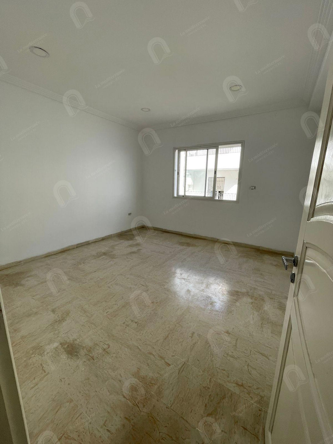 à louer un appartement s+4 aux jardins d'el menzah 2