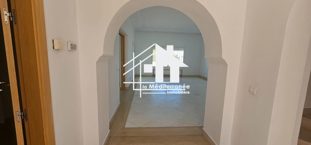 Une villa S+3 Marina Gammarth