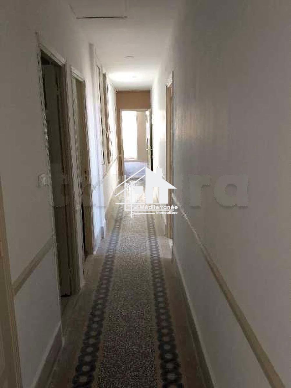 A vendre appartement S+3 à l'avenue de Carthage, Tunis