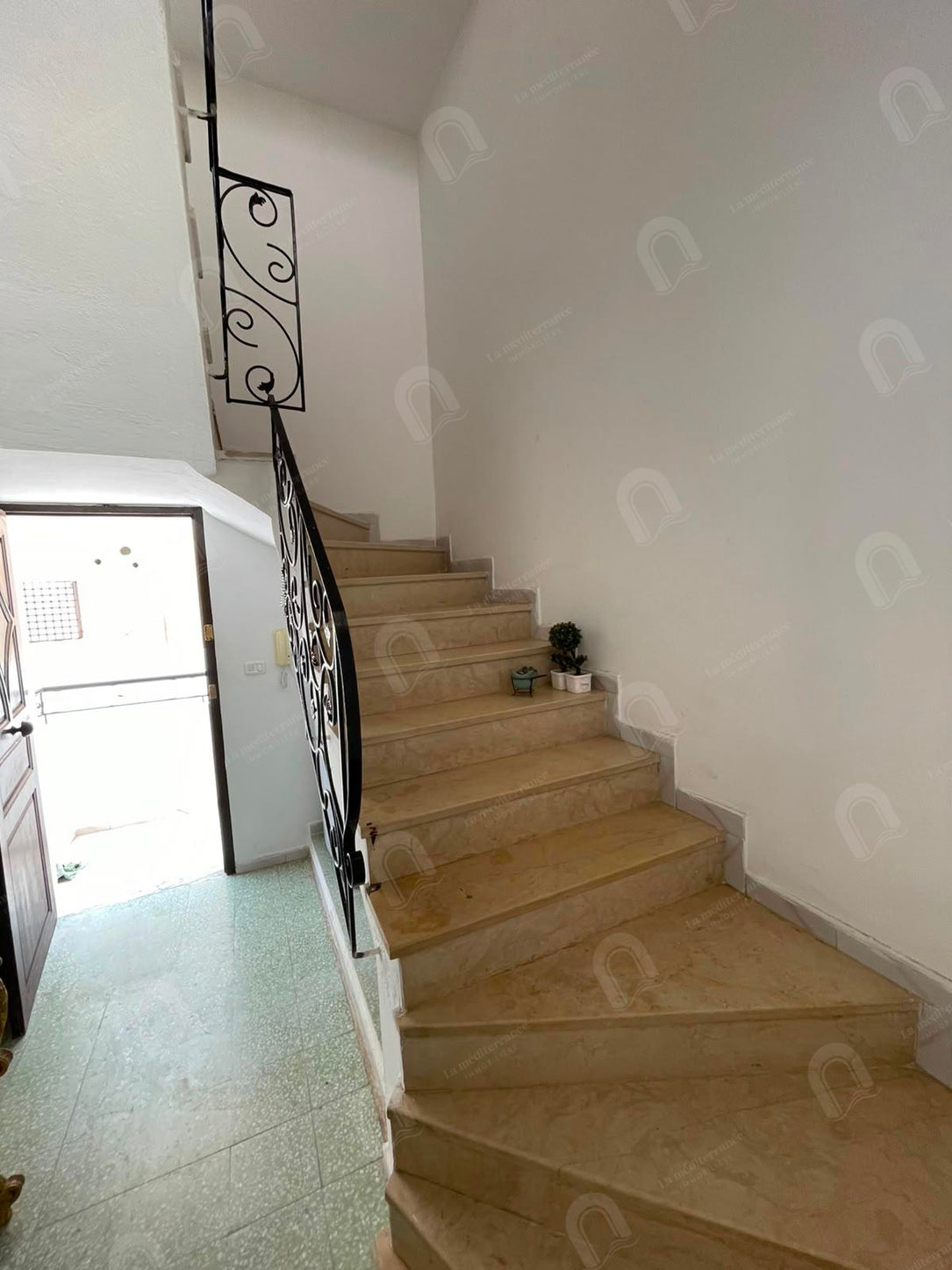 A vendre étage de villa 2S+2 Hst au bardo hedi haker