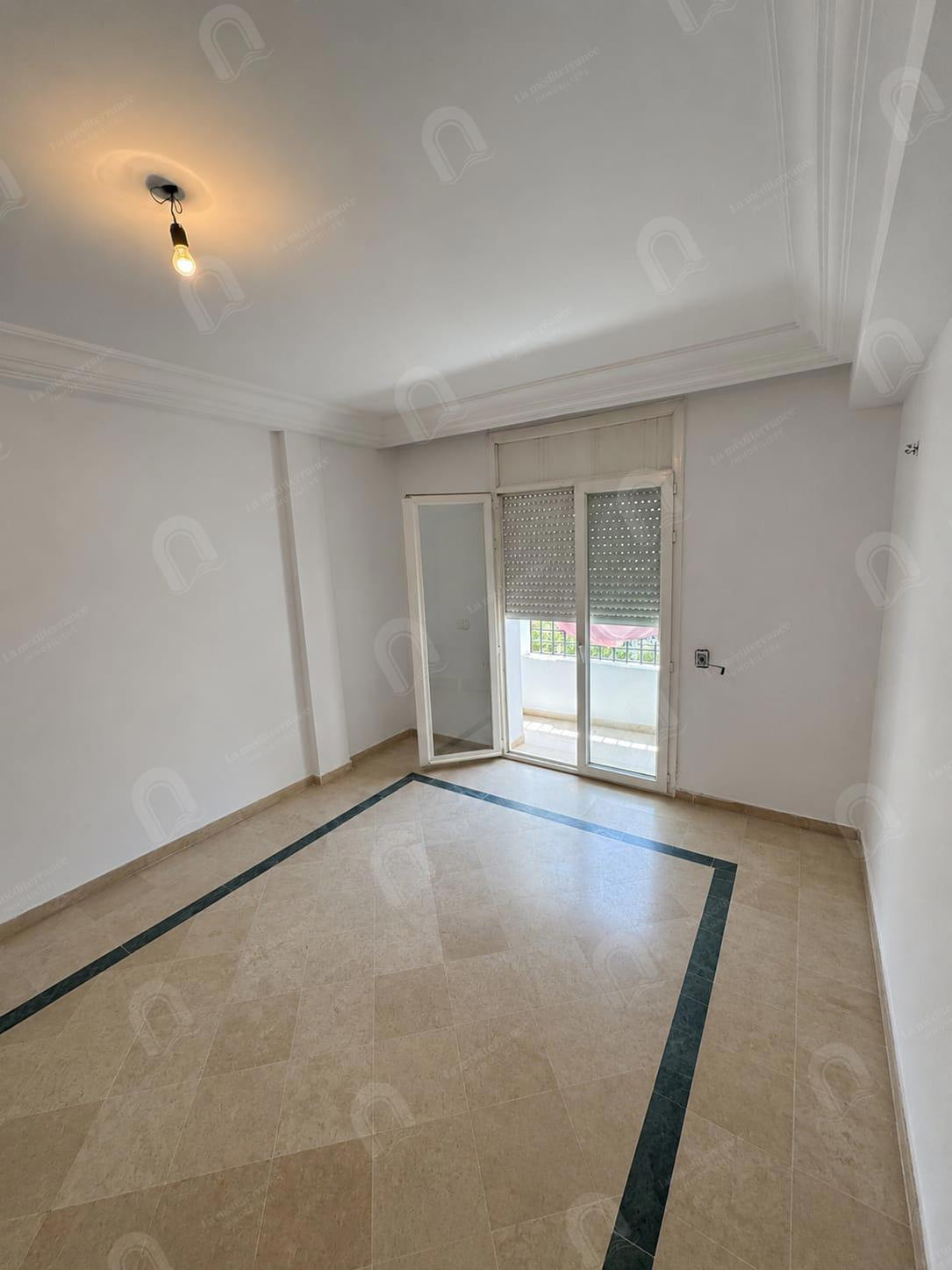 A vendre appartement S+2 situé au Rdc  au bardo 2 ras tabia