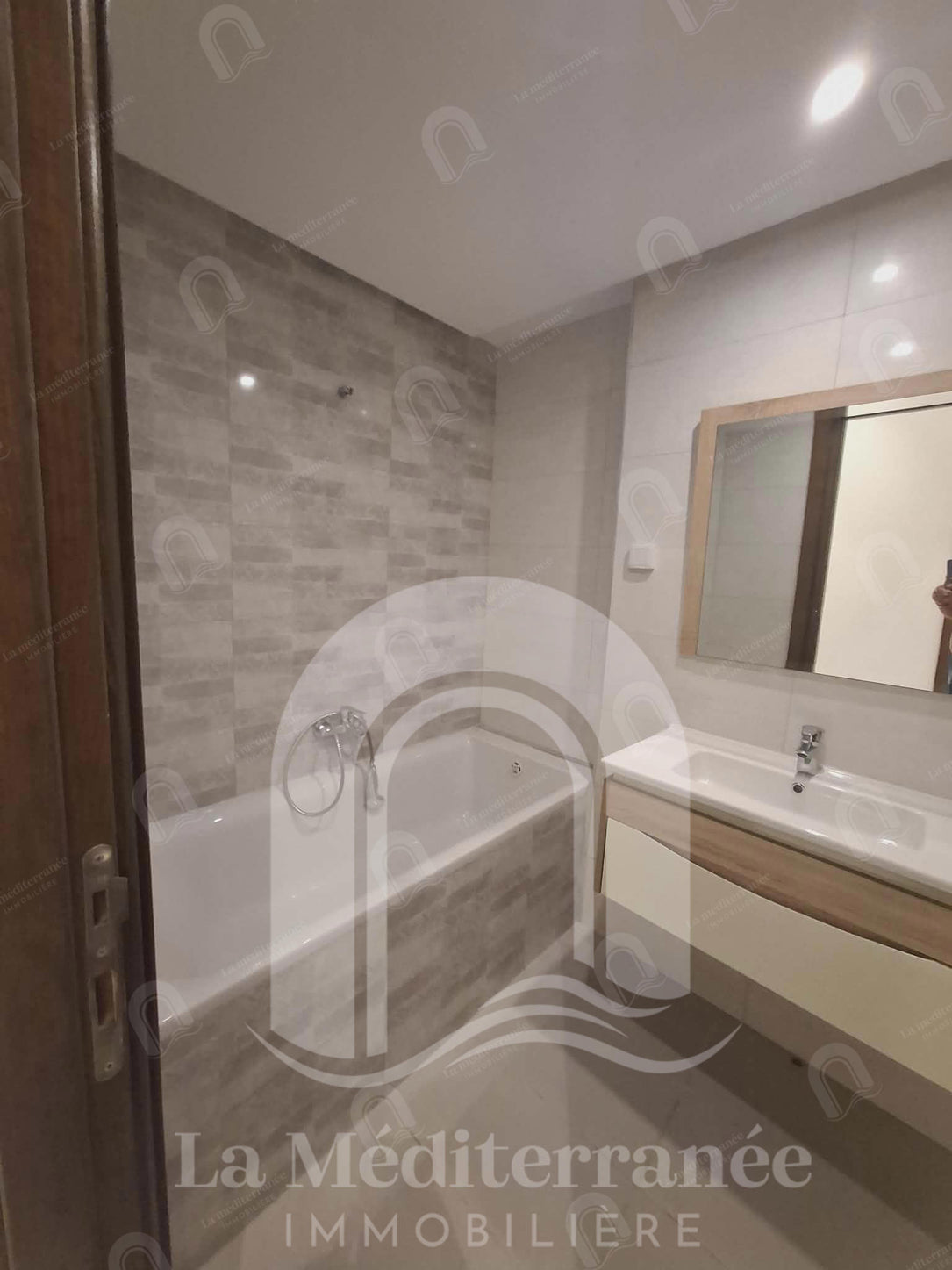 NV Appartement à Mégrine Coteau   S+3
