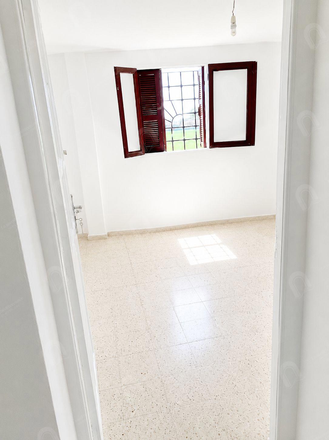 a louer étage de villa S+3 meublé situé au Rdc à cité raoudha en cours d'aménagement
