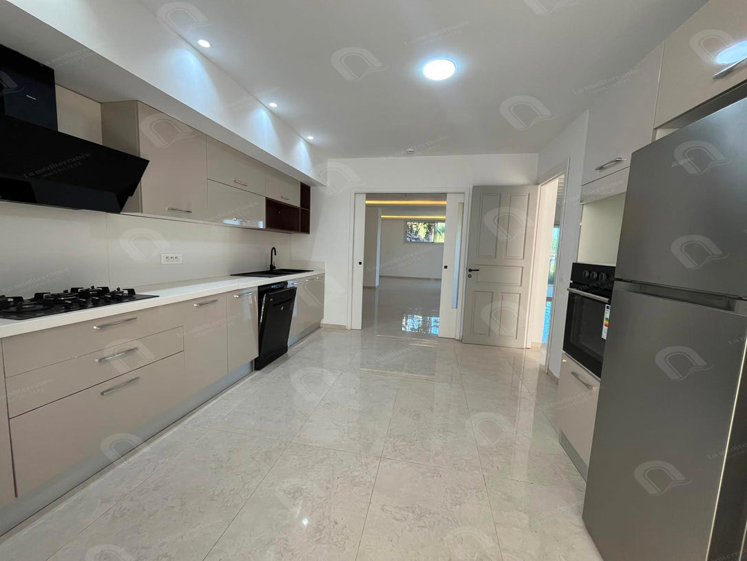 A louer Etage de Villa s+3 à Sidi abedelaziz La Marsa