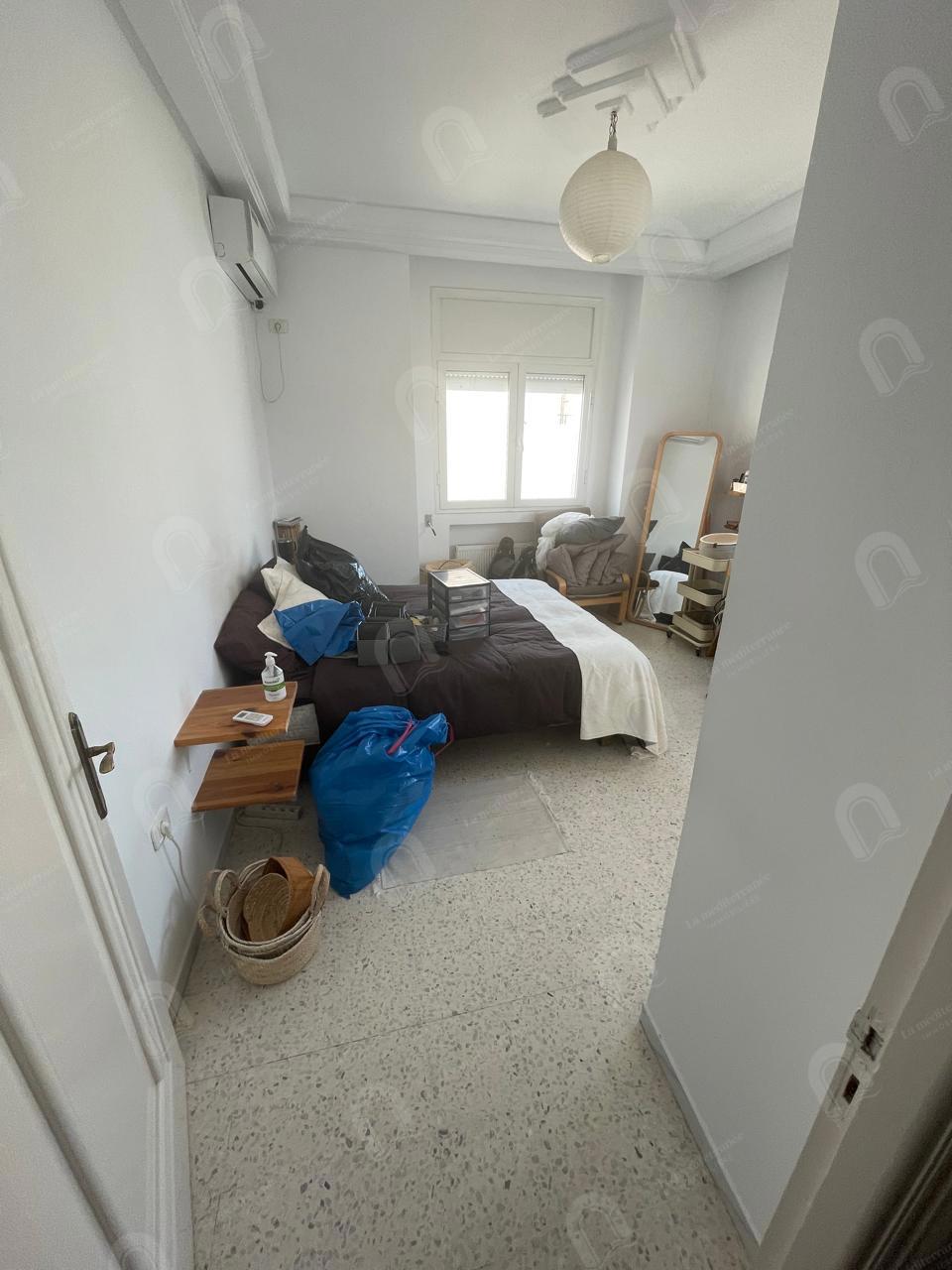 A vendre une villa d'angle sur deux niveau