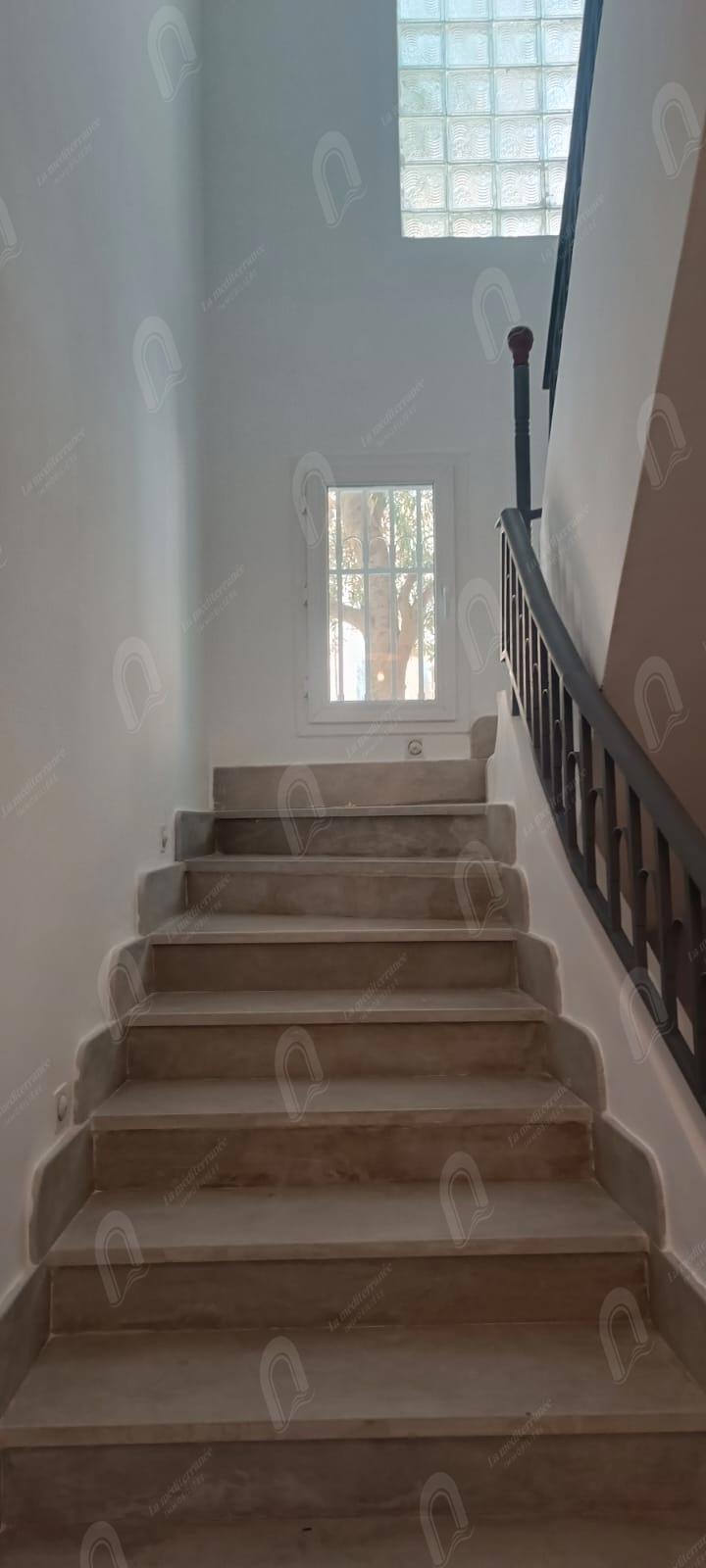 A louer une villa indépendante avec jardin à chotrana