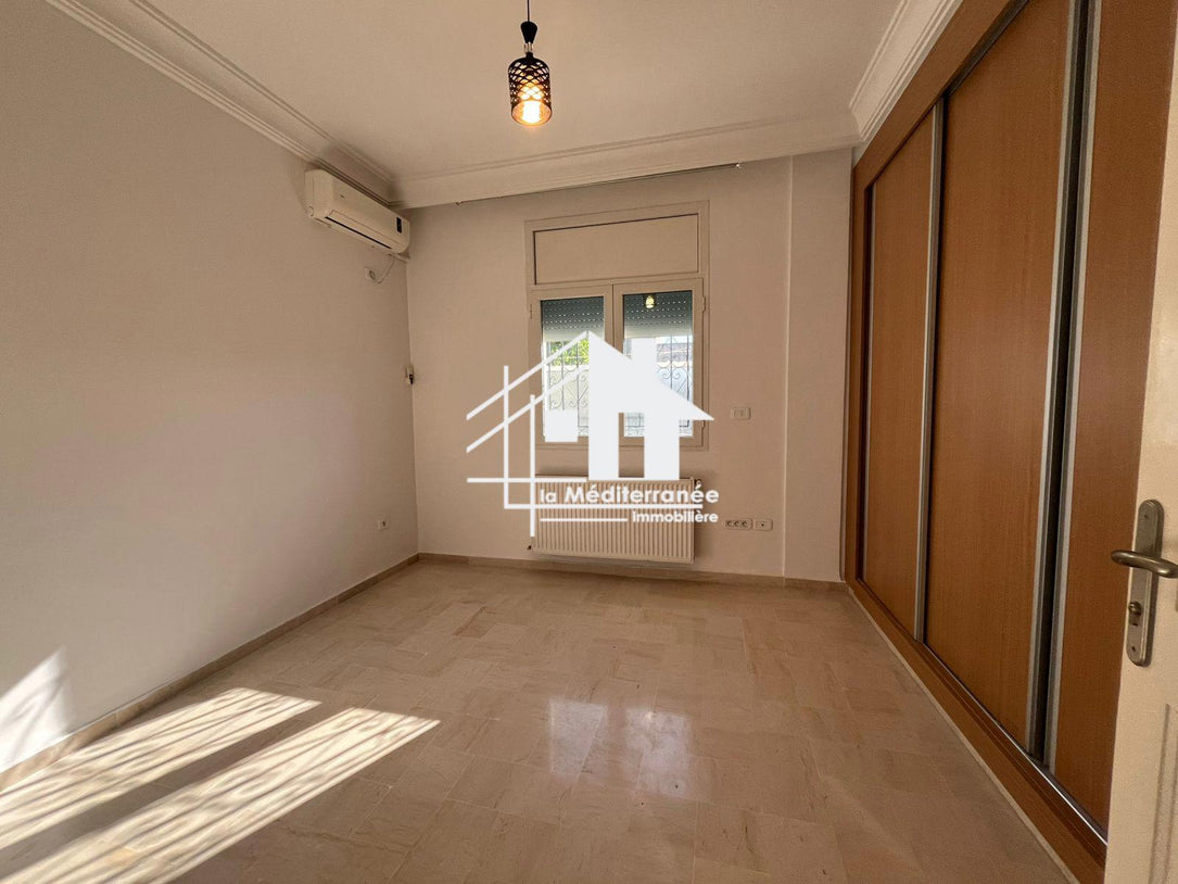 A louer Etage de Villa s+3 à La Marsa Stade