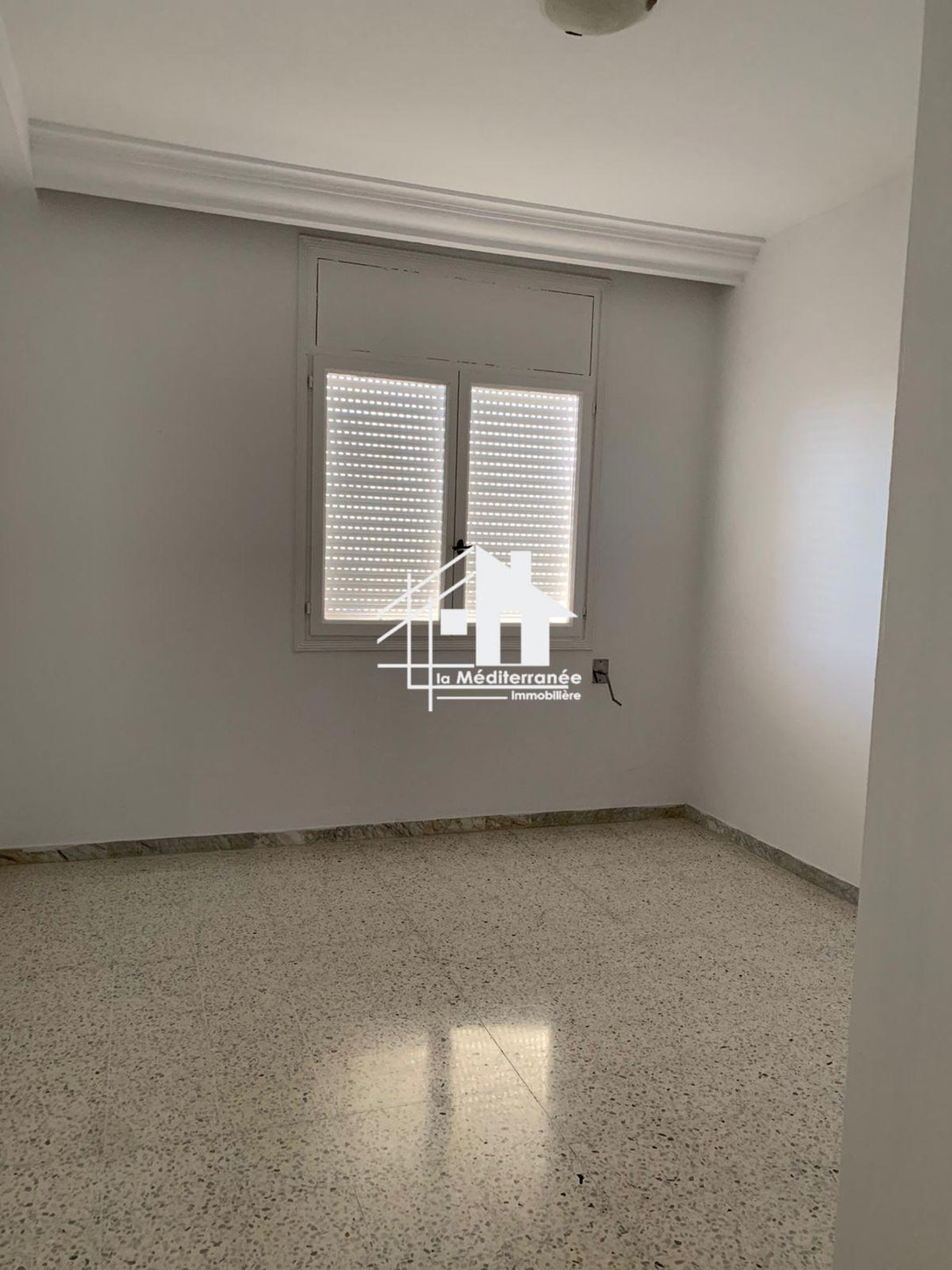 A vendre  un appartement s+3 à cite ennaser