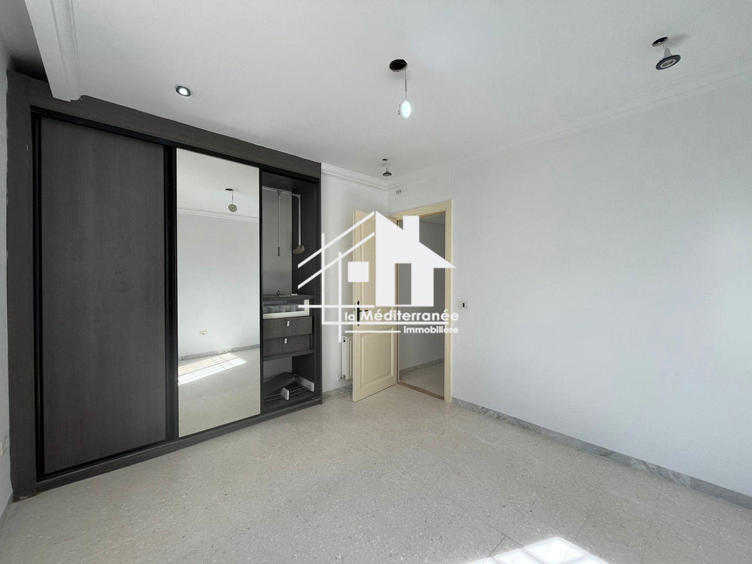 Appartement S+3 RDC à la Marsa