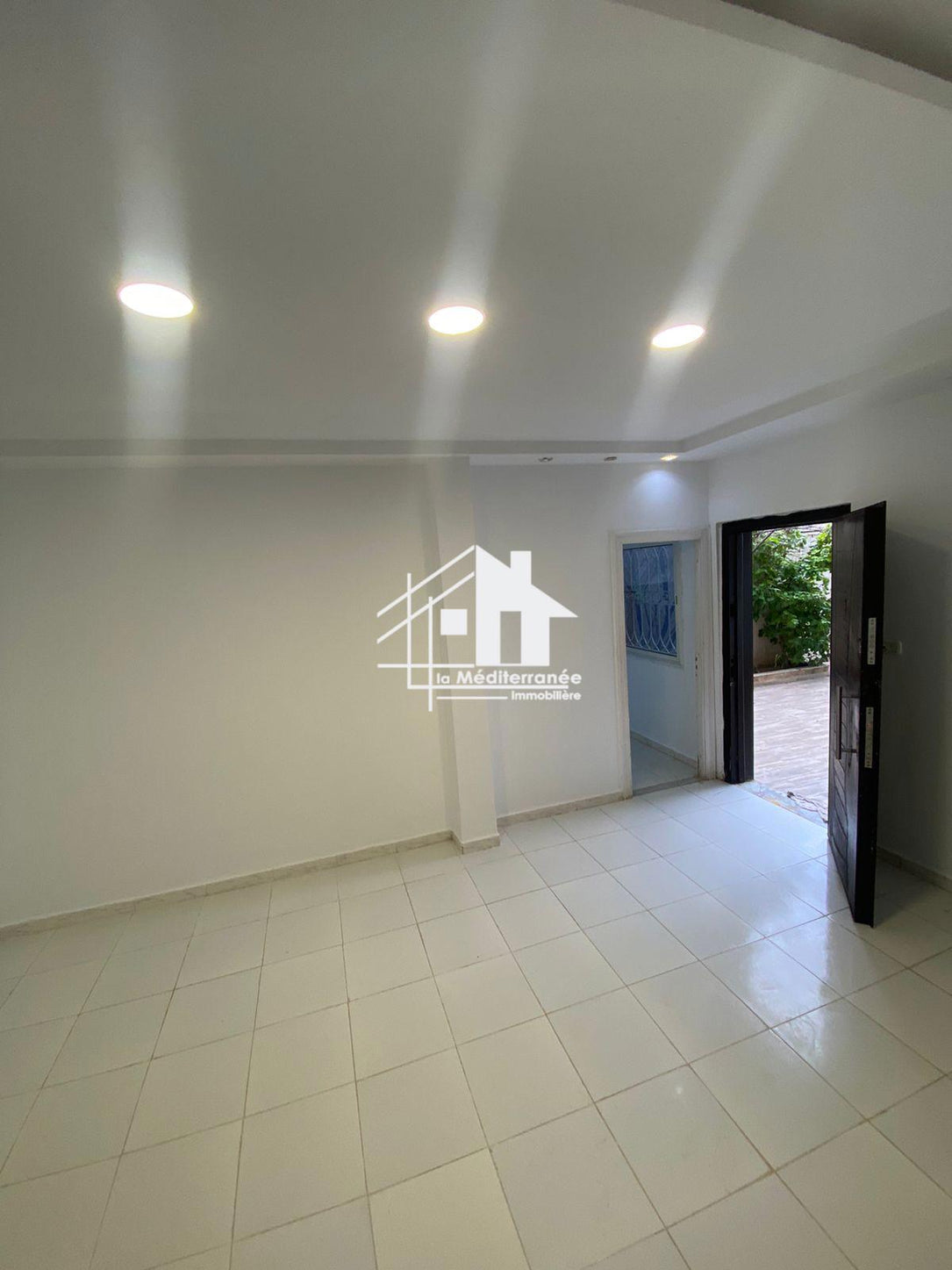 A louer étage de villa S+1 à khaznadar