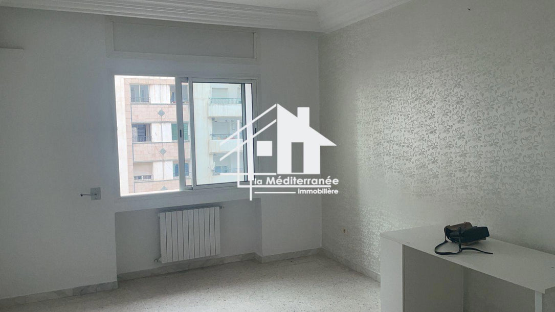 A vendre Appartement S+2 à Ennasr