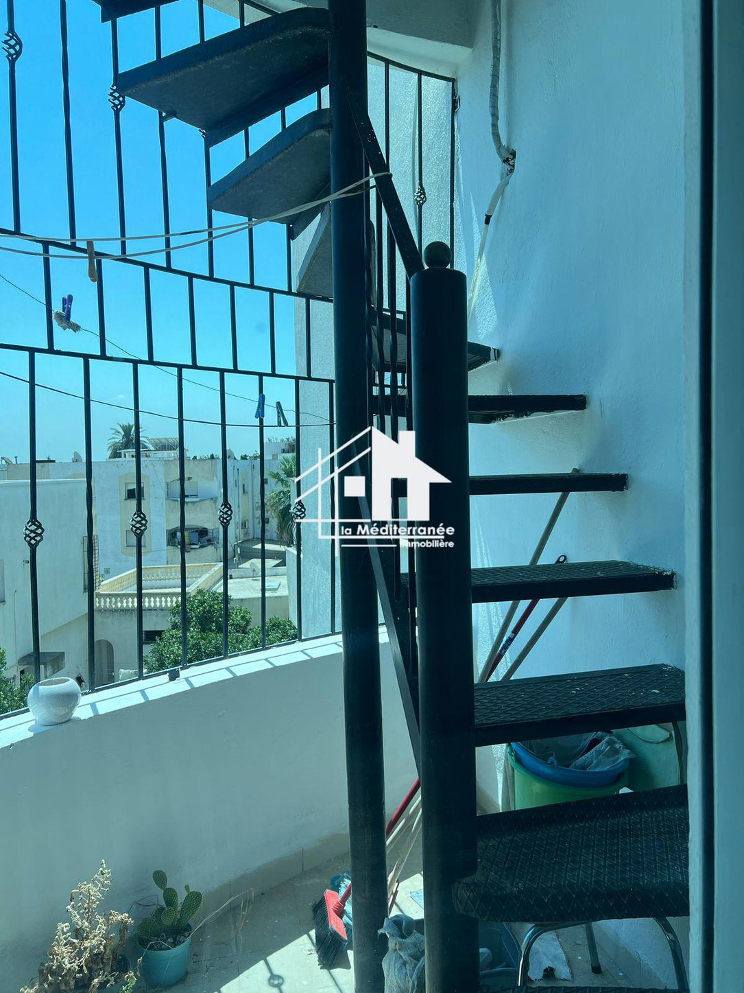 A louer étage de villa s+2 haut standing à Danden