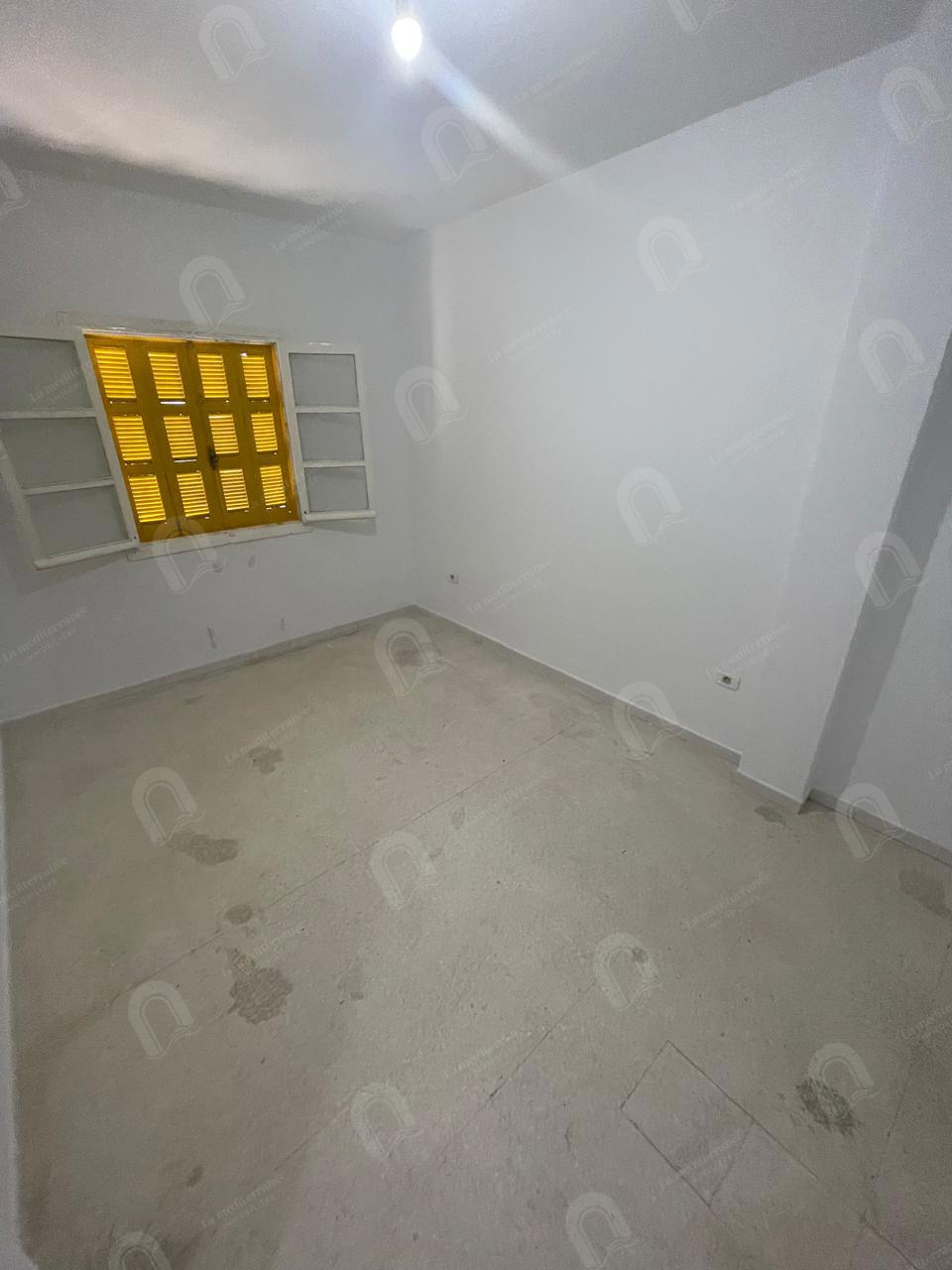 A louer un appartement S+2 situé au 2ème étage