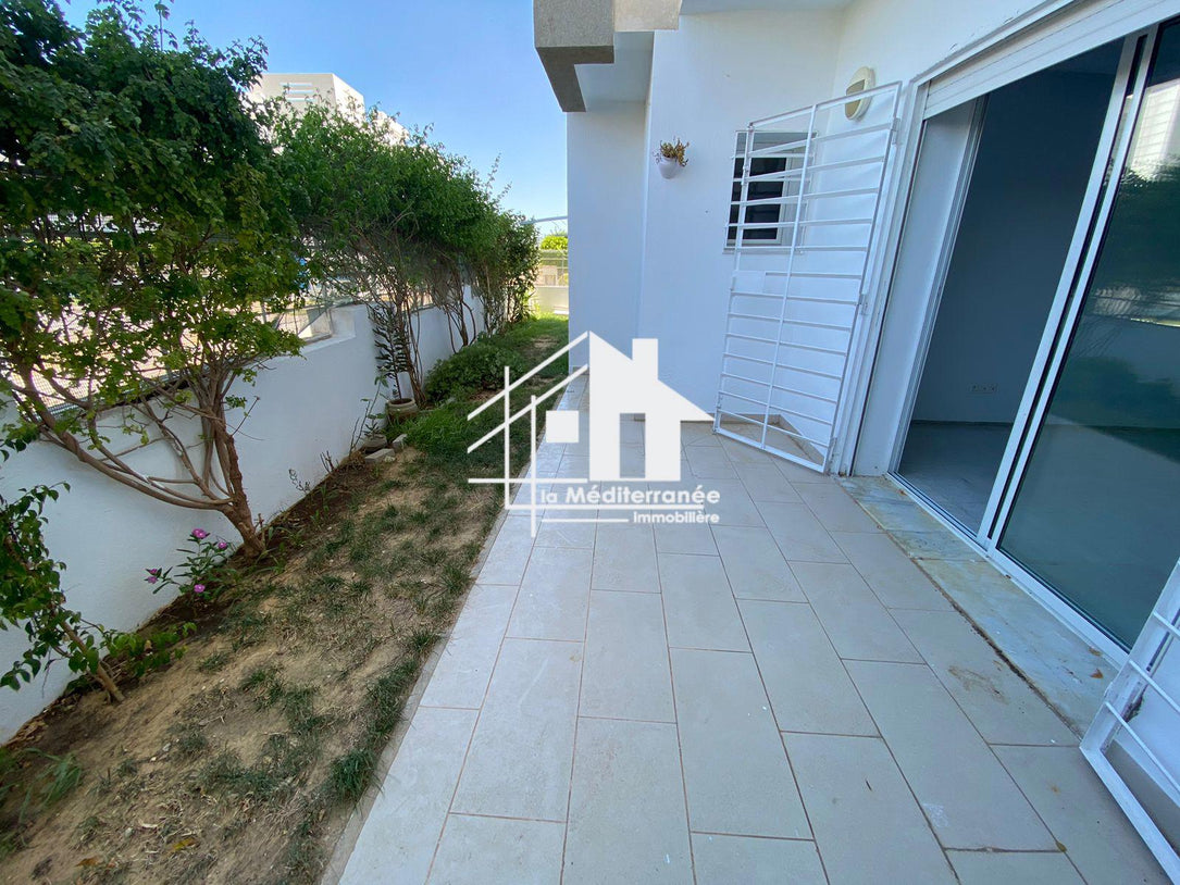A louer un S+3 avec jardin  aux jardin de carthage