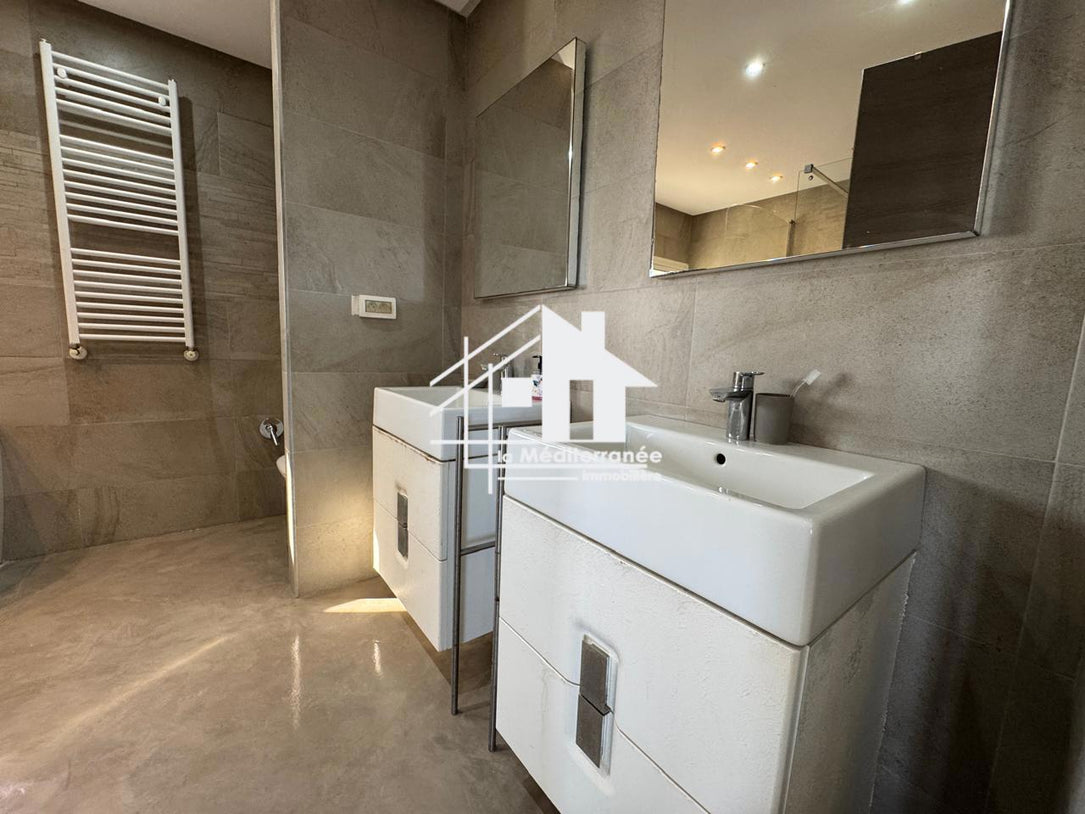 Une magnifique villa S+5 avec piscine au Lac 2