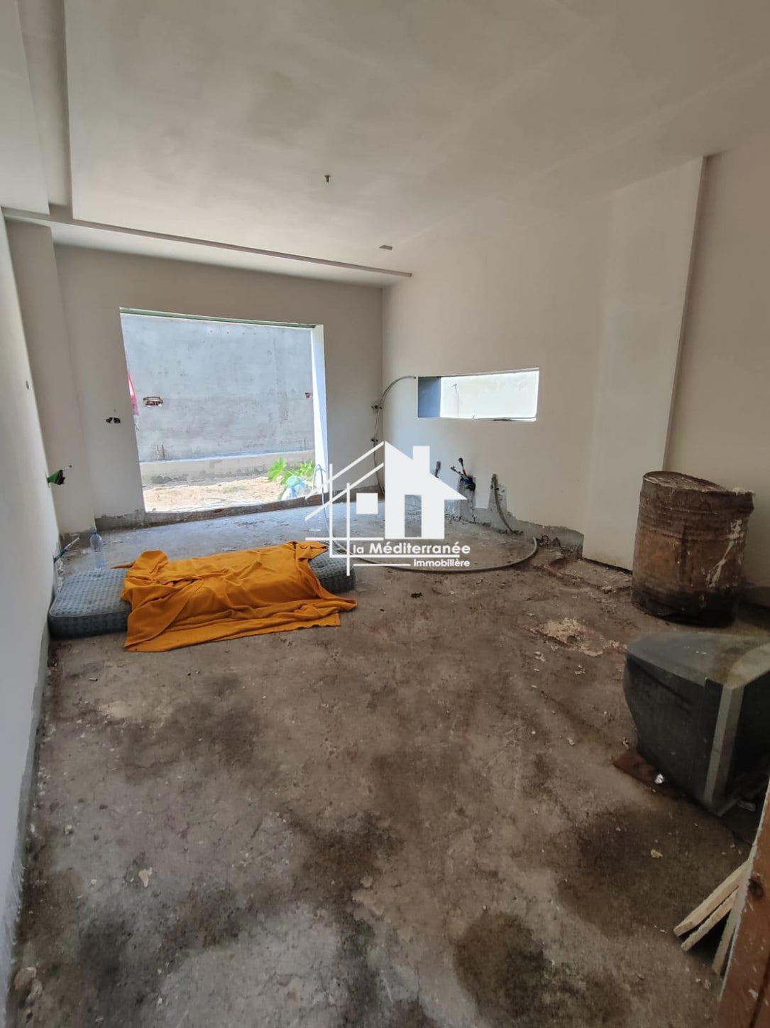 A vendre Villa Jumelée inachevé a la Soukra