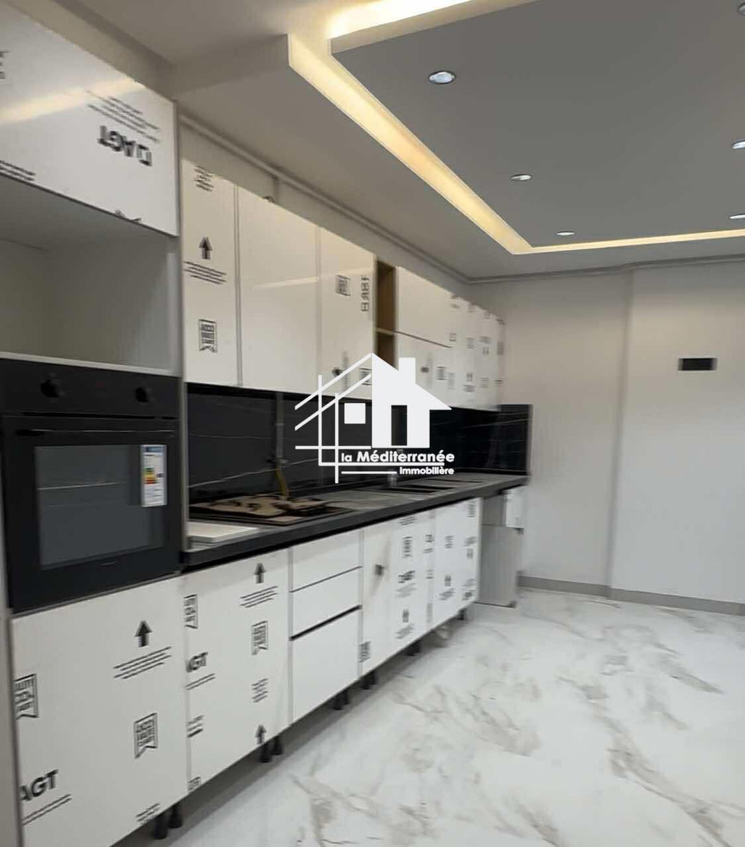 Appartement S2/S3 à jardins de carthage jamais habitée