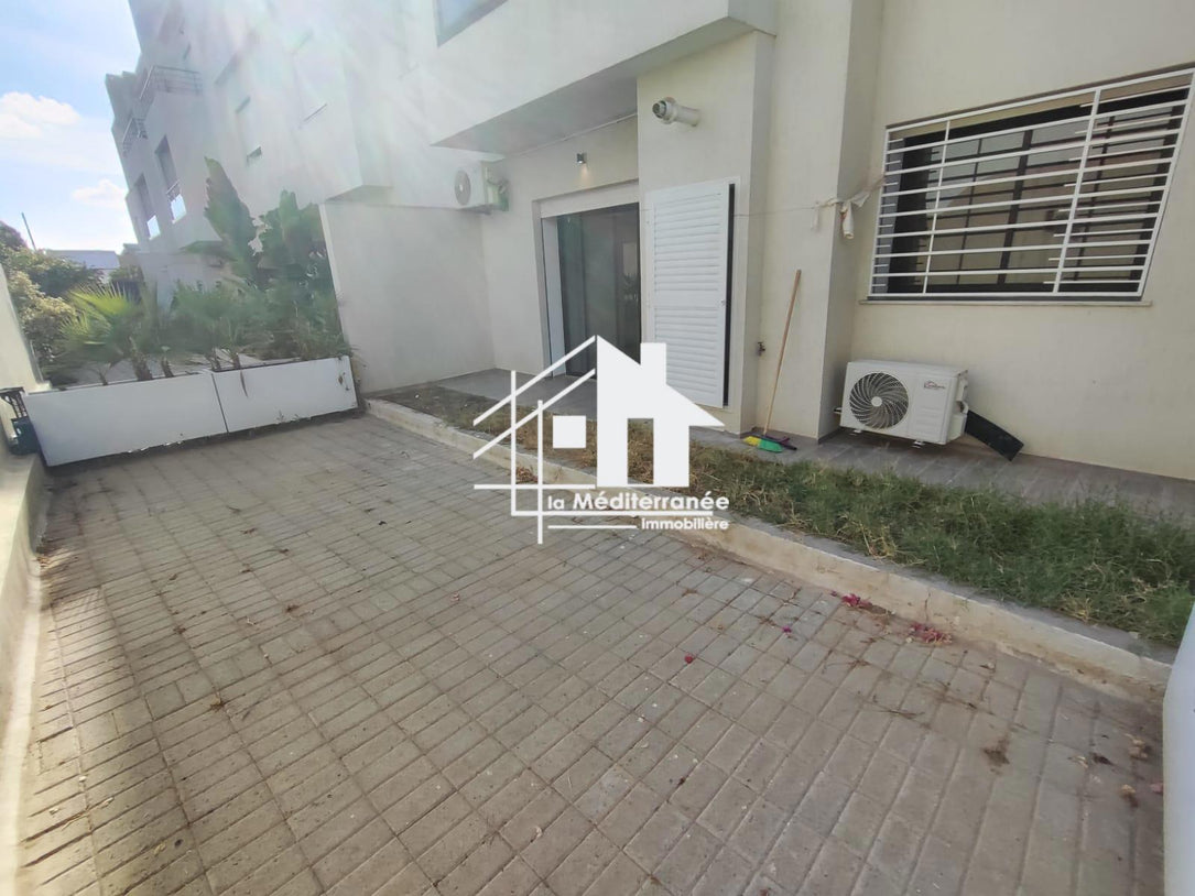 A louer un S+1 avec terrasse et parking SS