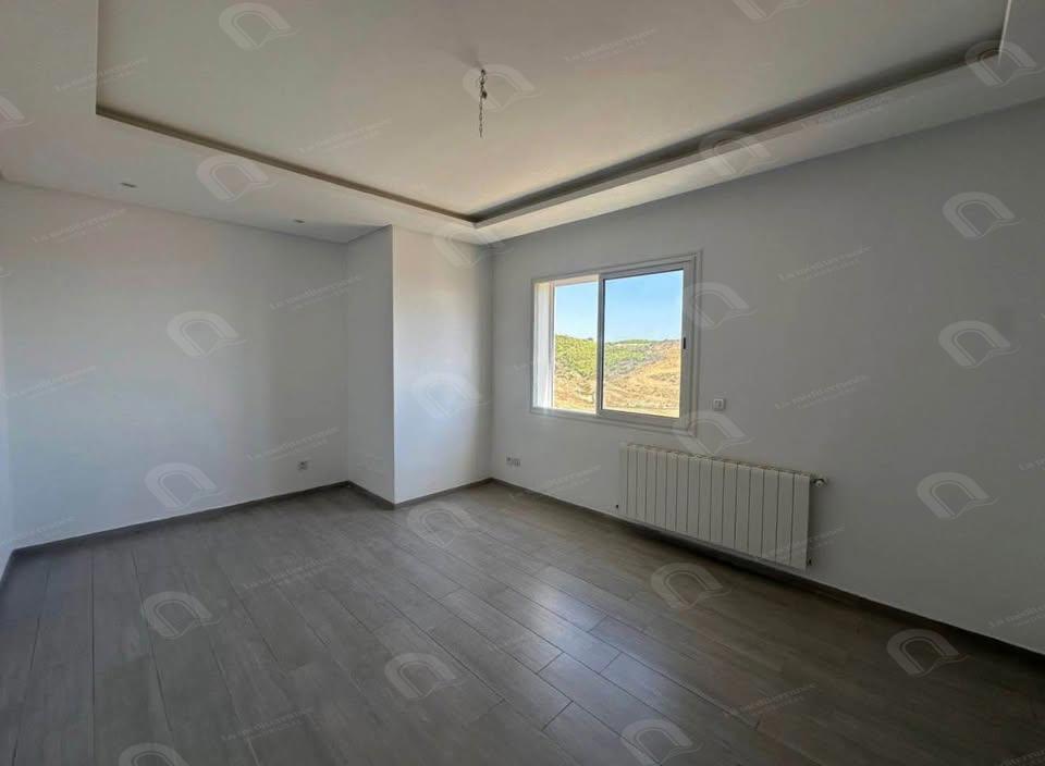 A louer appartement S+1 hst à cité ennasr