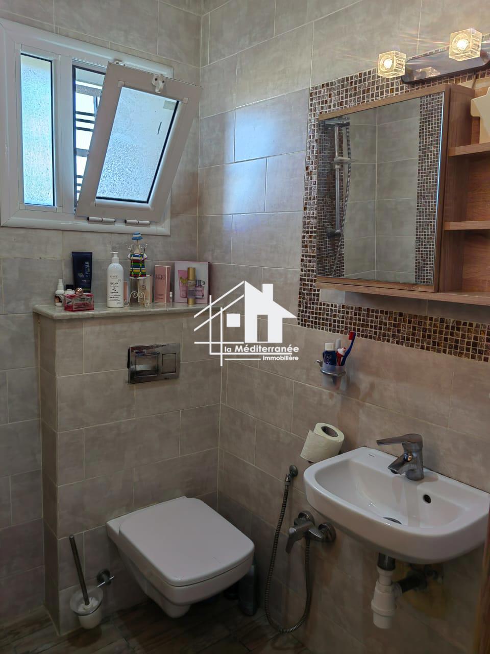 A vendre une villa s+4 à jardin d'el menzah