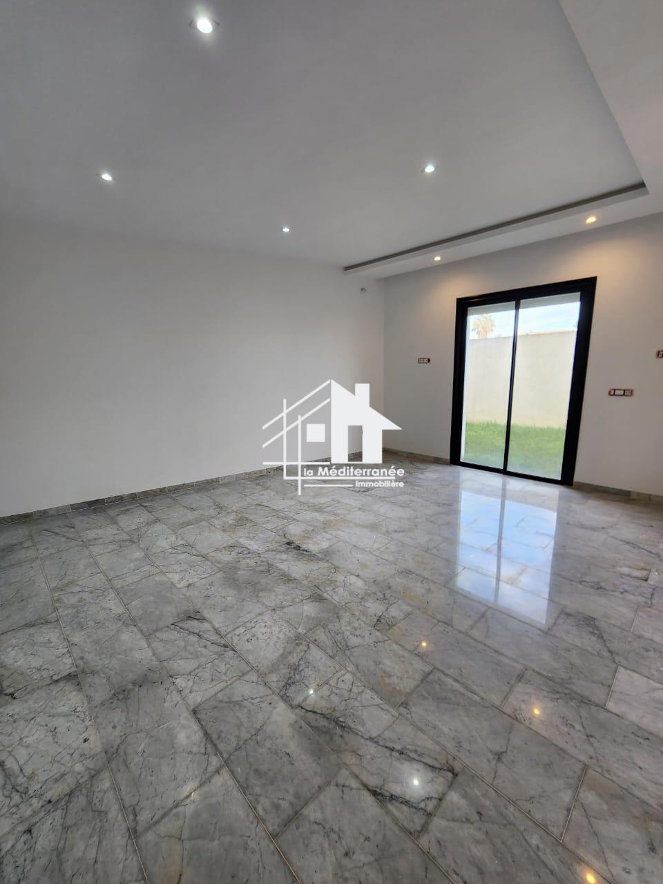 A louer étage de villa RDC à la soukra