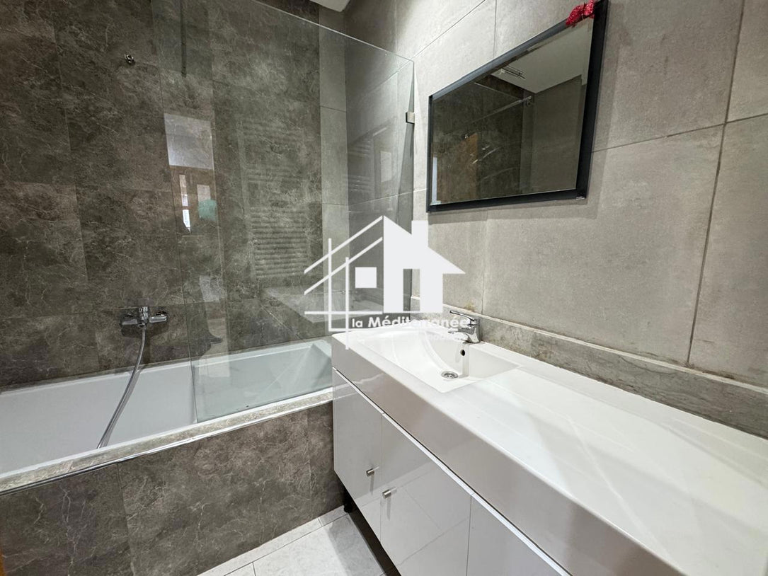 une magnifique villa S+4 plain-pied aux jardins de Carthage