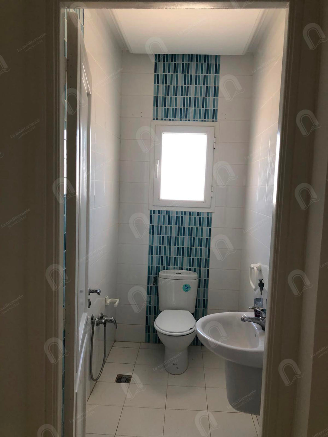 à louer un appartement s+4 aux jardins d'el menzah 1