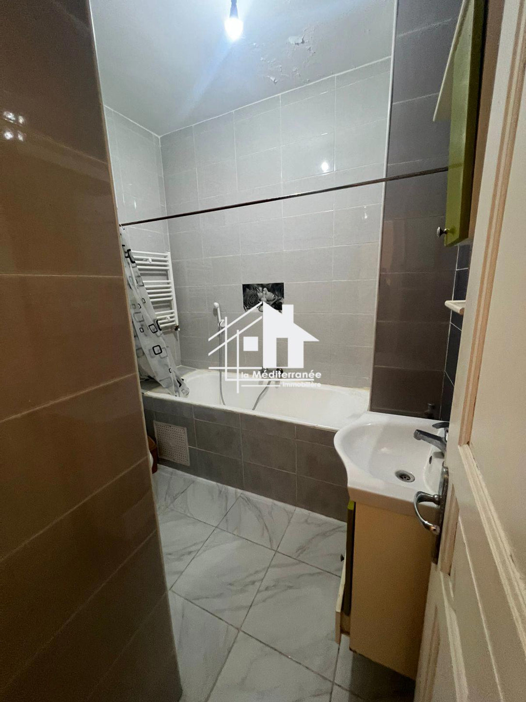 location appartement s2 à 20 mars bardo