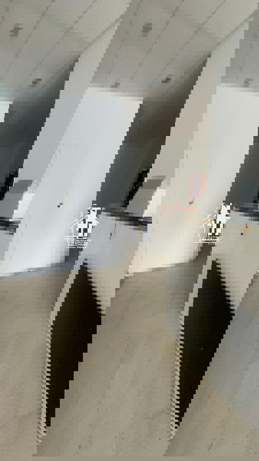 a vendre local 220 m² aux jardin el menzeh2