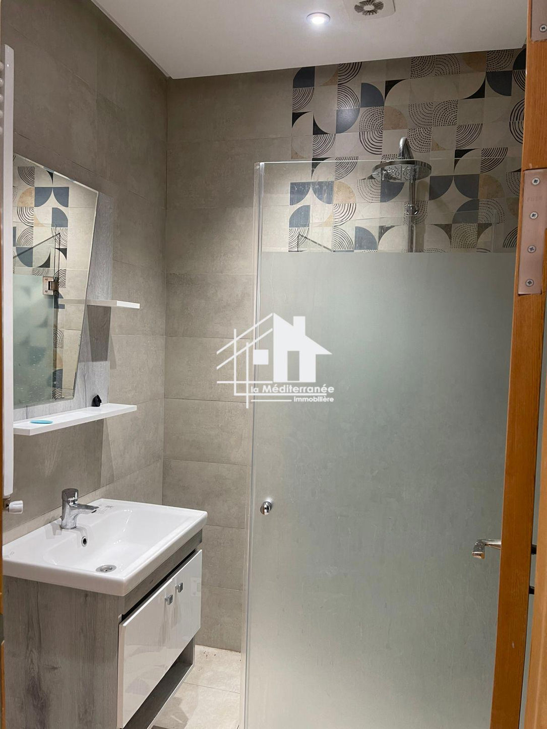 a louer un s+2 au 1ere etage a jardin d'el menzah 2