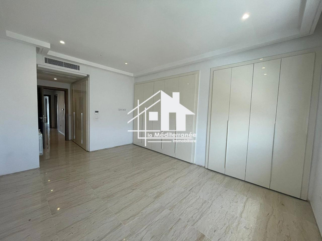 un magnifique appartement S+3 aux Lac 2