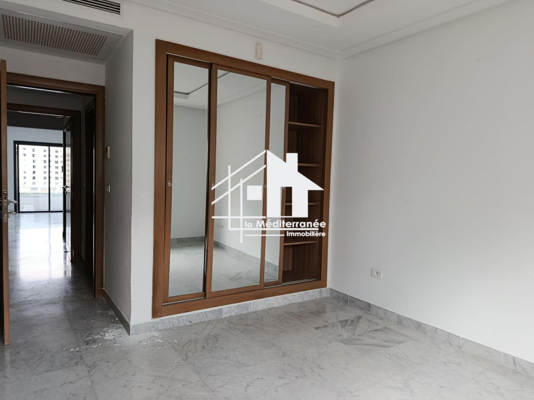 Un Appartement S+4 au jardins de Carthage