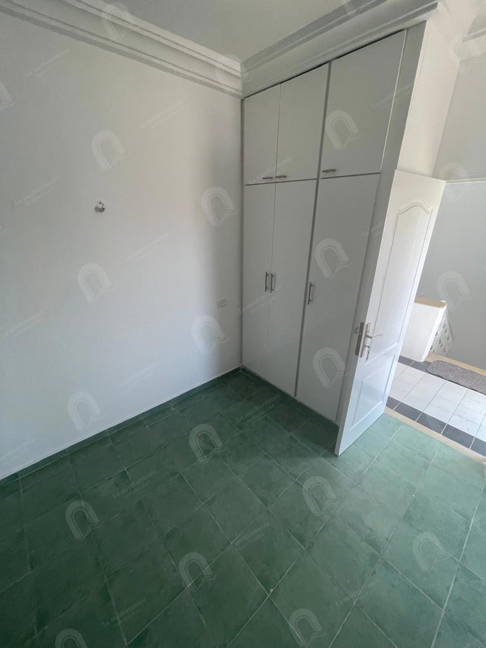 A louer un duplex 2S+4 hst au bardo