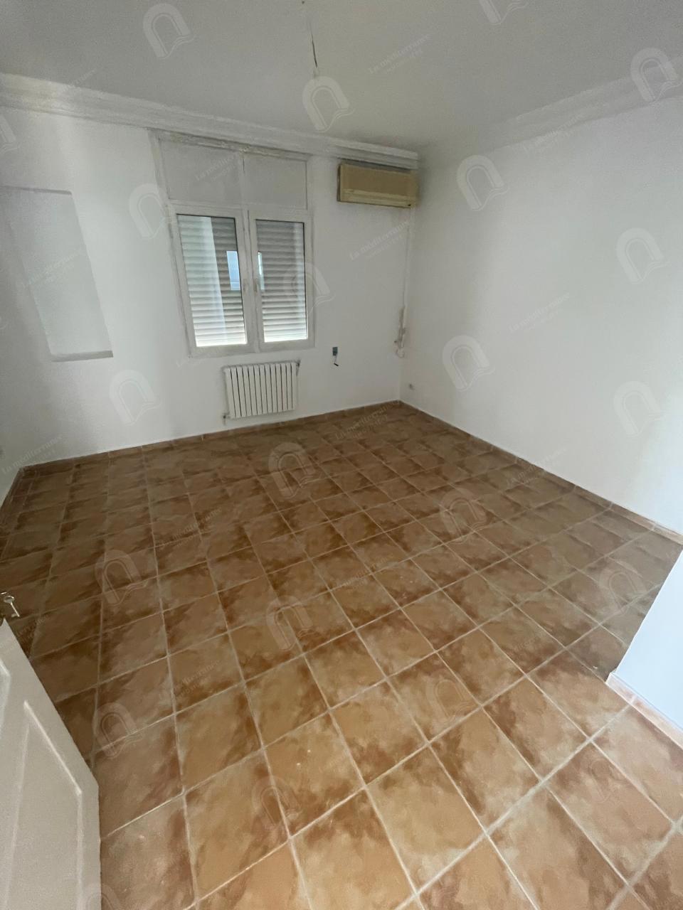 A louer un duplex 2S+4 hst au bardo