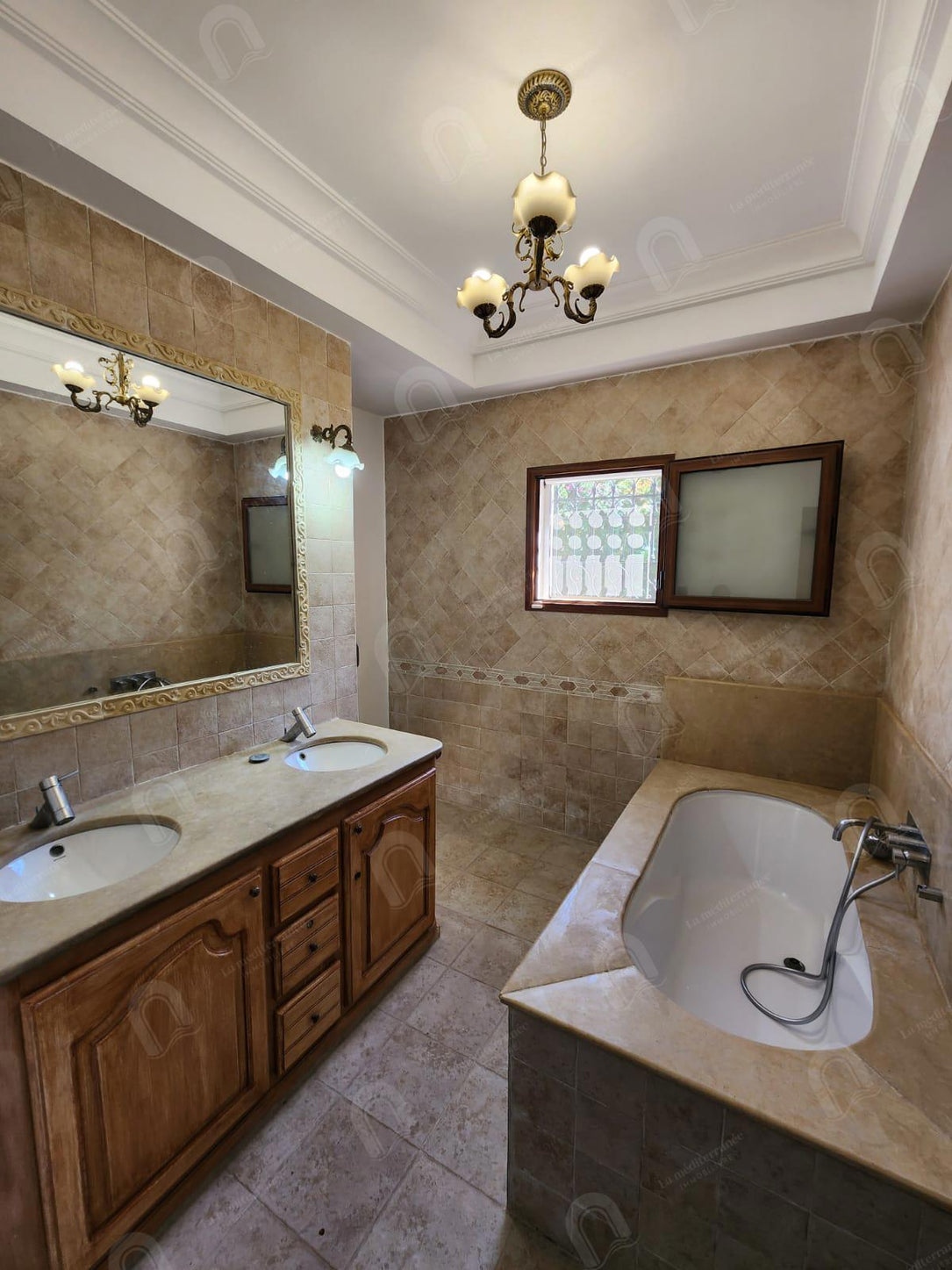 a louer villa s+4 avec jardin et piscine