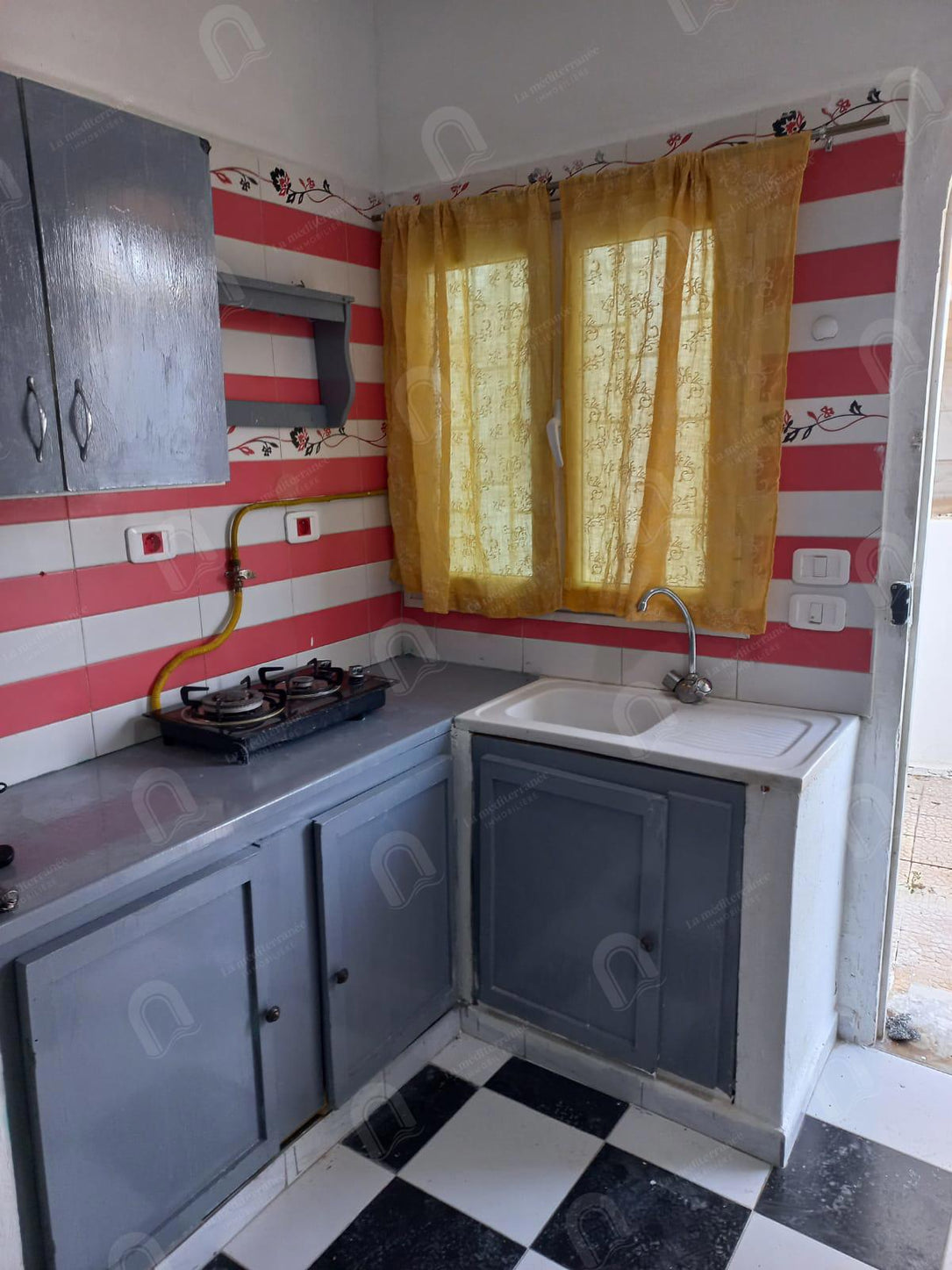 A louer un appartement S+2 meublé